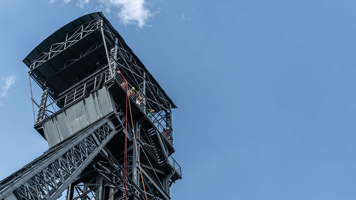 Ocelová věžová konstrukce – pracoviště s nebezpečím pádu z výšky